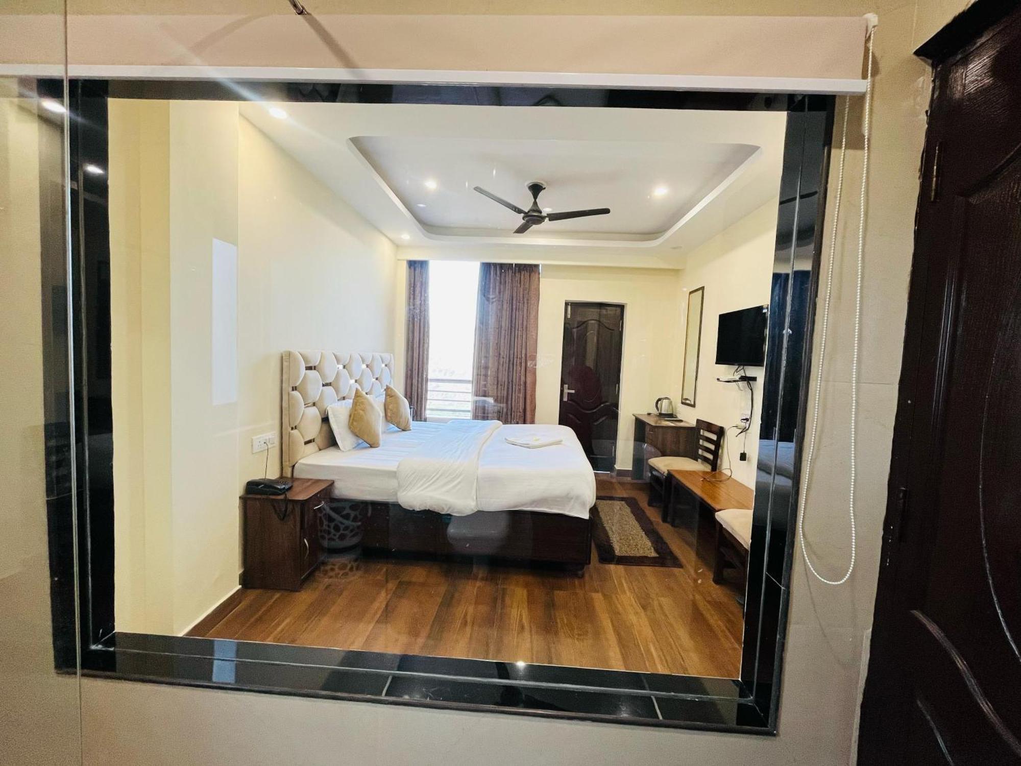 Ambrosia Grand Bed & Breakfast Shimla Eksteriør bilde